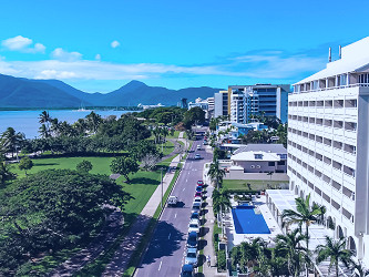 Hotel in Cairns | Holiday Inn Cairns Harbourside Hotel